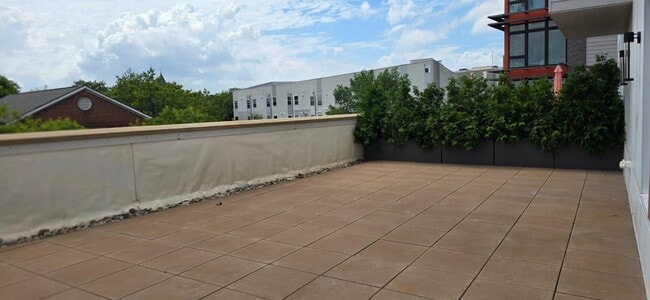 Building Photo - 687 Ocean Ave
