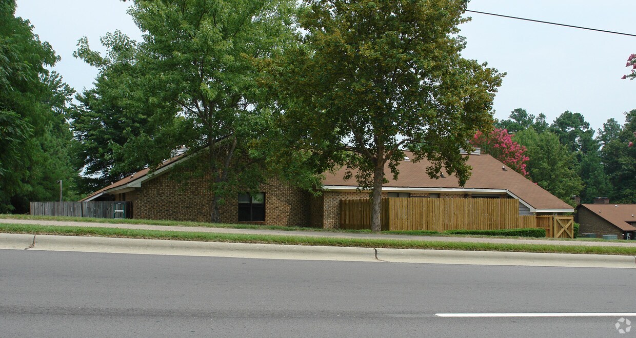 Building Photo - 6701 Magnolia Ct
