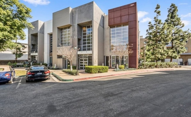 Office Space Living 2 BR 2.5 BA Attached 2 Car Garage - Office Space Living 2 BR 2.5 BA Attached 2 Car Garage Townhome