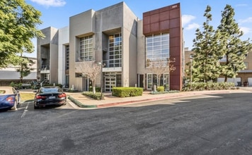 Building Photo - 207 E City Pl Dr