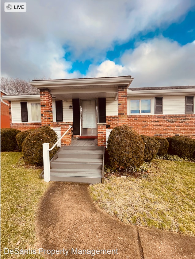 Primary Photo - 3 br, 2 bath House - 100 Farmcrest Drive