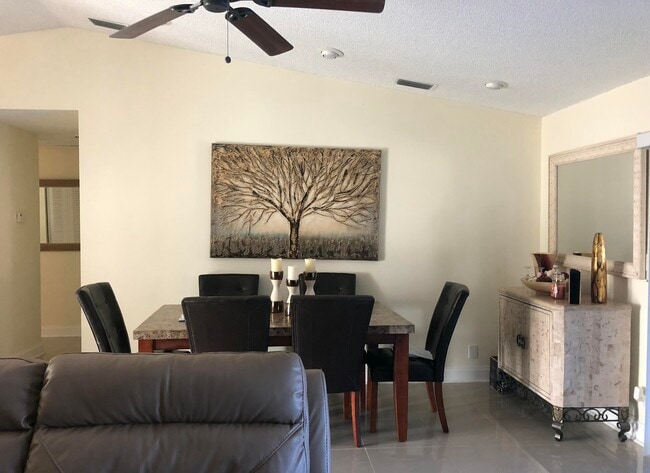 Building Photo - 51 Mayfair Ln