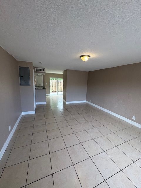 Foto principal - 5955 NW 20th St