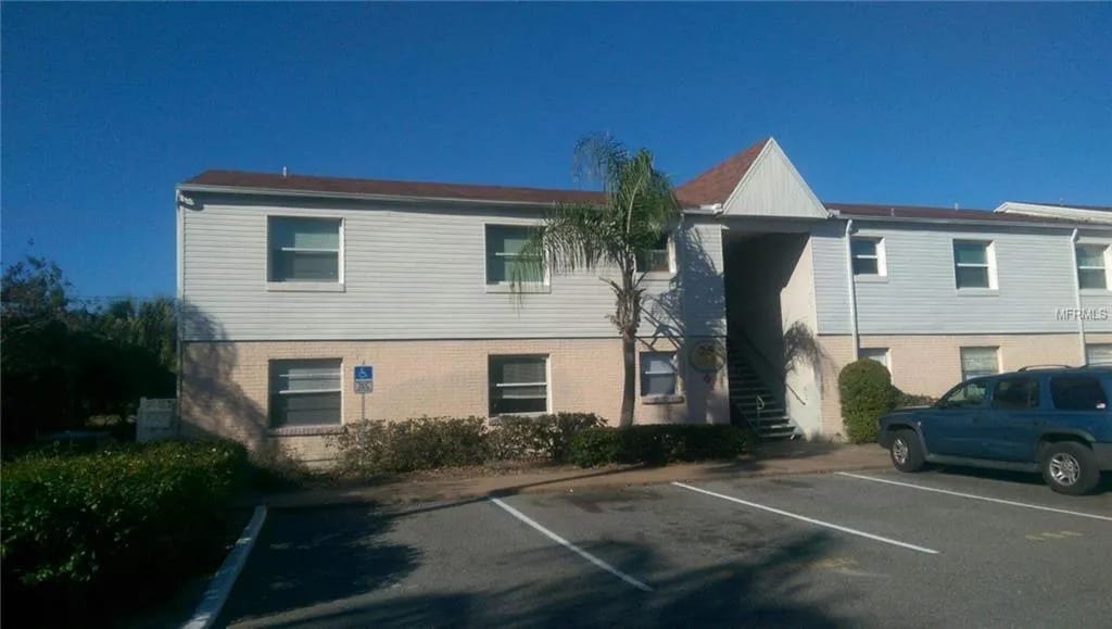Primary Photo - 7210 N Manhattan Ave