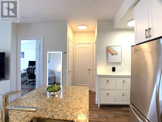 Photo du bâtiment - 18 Graydon Hall Dr