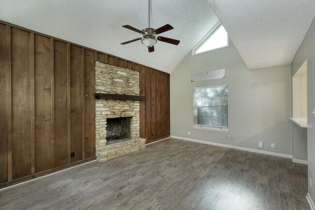 Foto del edificio - 2711 St Edwards Cir