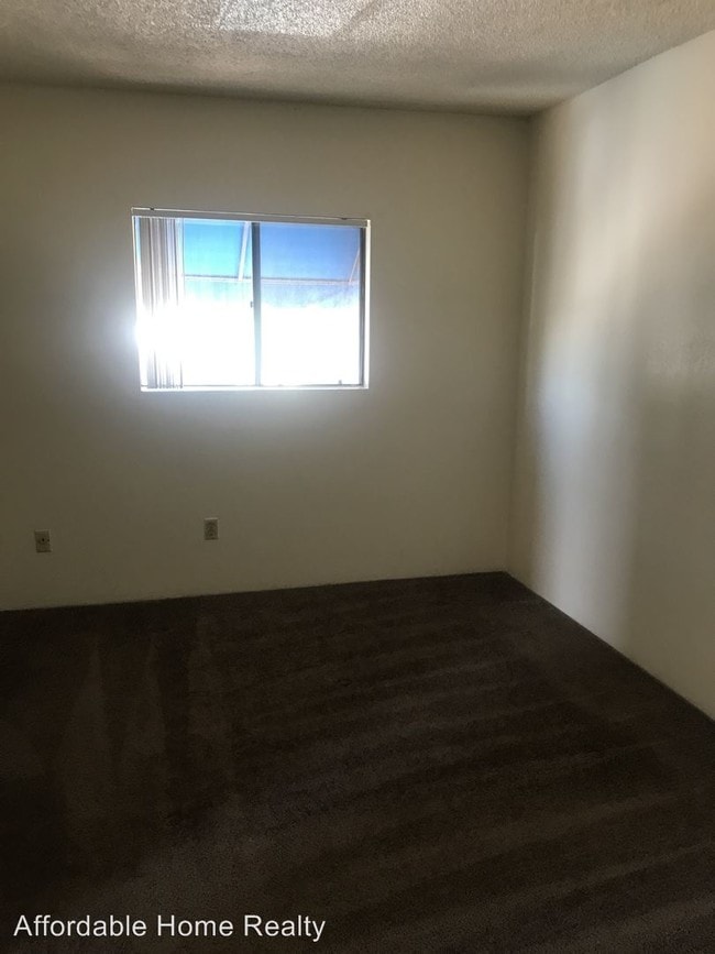 Building Photo - 2438 N Palo Verde Ave