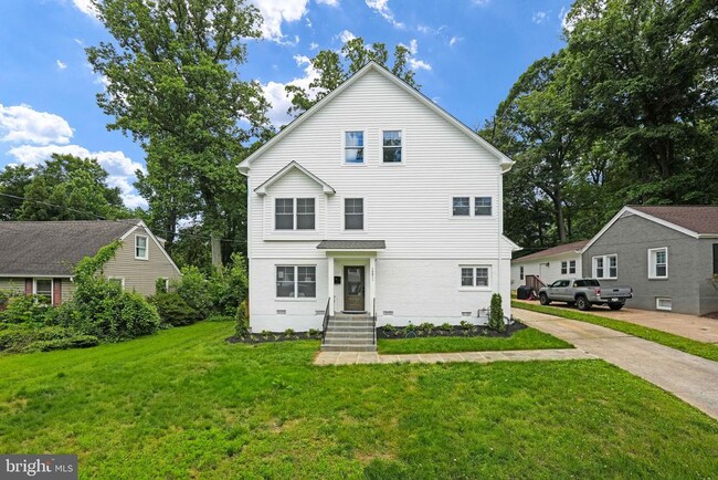 Building Photo - 10811 Scott Dr