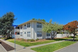 Building Photo - 6615 Schmidt Ln