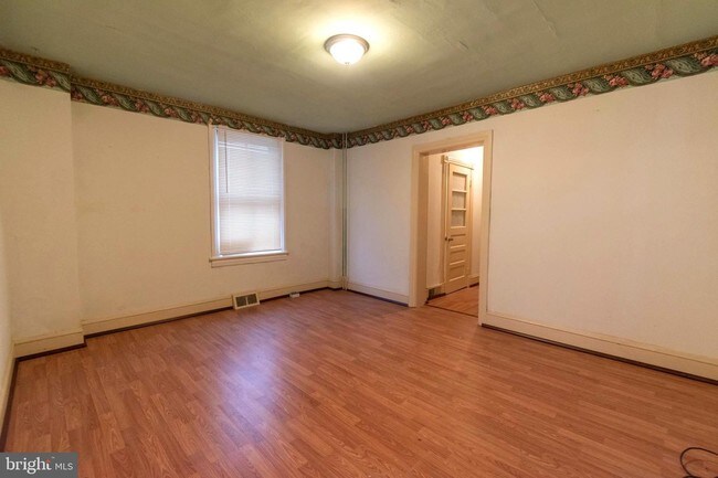 Building Photo - 321 N Mulberry St