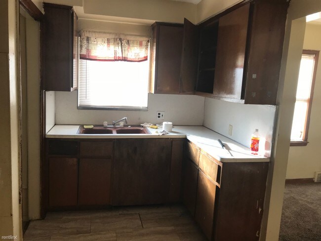 Building Photo - 13010 Wilshire Dr