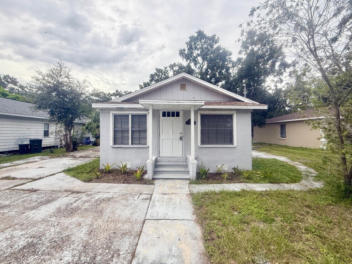 Primary Photo - 2 Bedroom, 1 Bathroom Home with Yard - Fle...