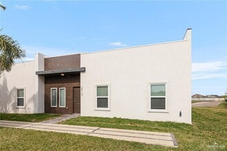 Building Photo - 2912 Allen Dr