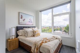 Interior Photo - Koz on Sandy