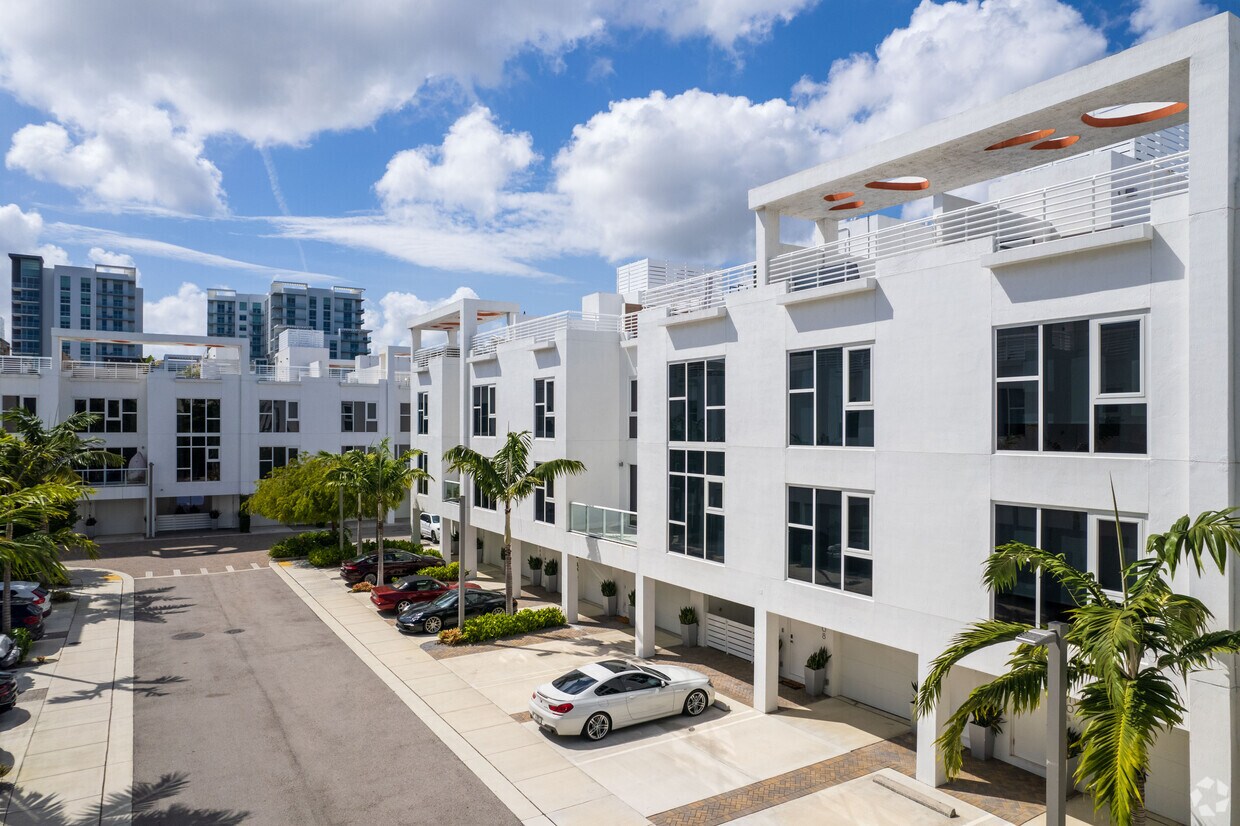 Primary Photo - One Bay Residences
