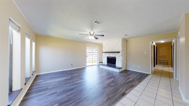 Building Photo - 4130 Willow Oak St