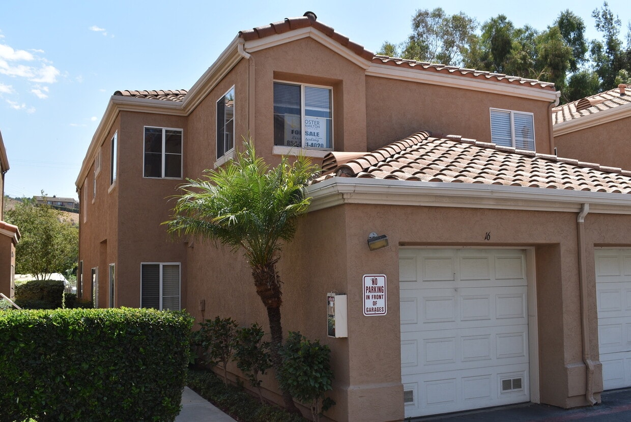 Primary Photo - 2 Story 3 Bedroom 2.5 Bath Townhome with A...