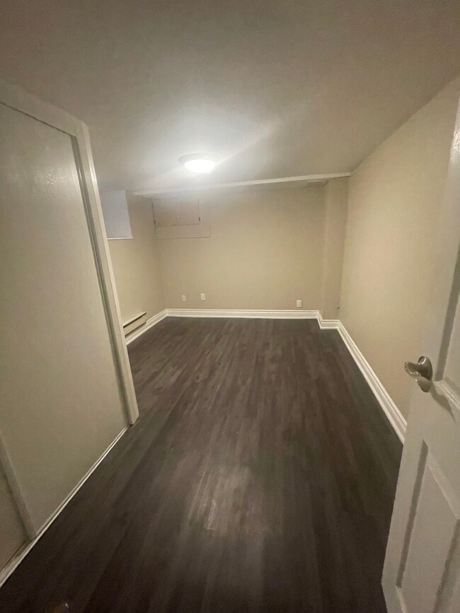 Building Photo - Cozy 1 Bedroom Unit