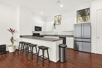 Building Photo - 939 Colorado St
