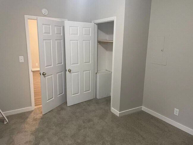 Foto del edificio - 727 N Maple St