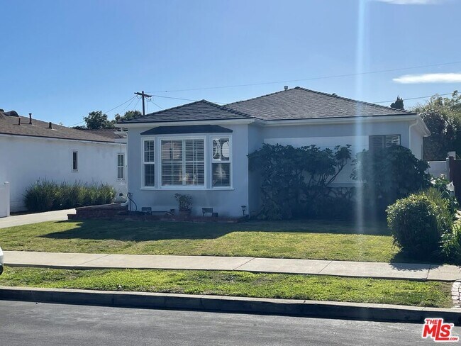 Building Photo - 2627 Corinth Ave