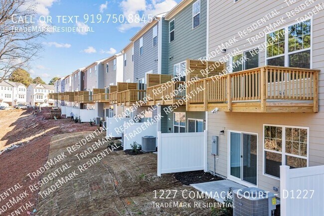Foto del edificio - 1227 Commack Dr