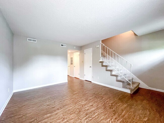 Foto del edificio - Conveniently Located 2-bedroom Townhome