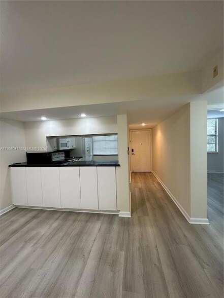 Building Photo - 1715 Whitehall Dr