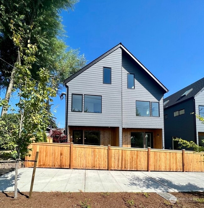 Building Photo - 918 N 100th St