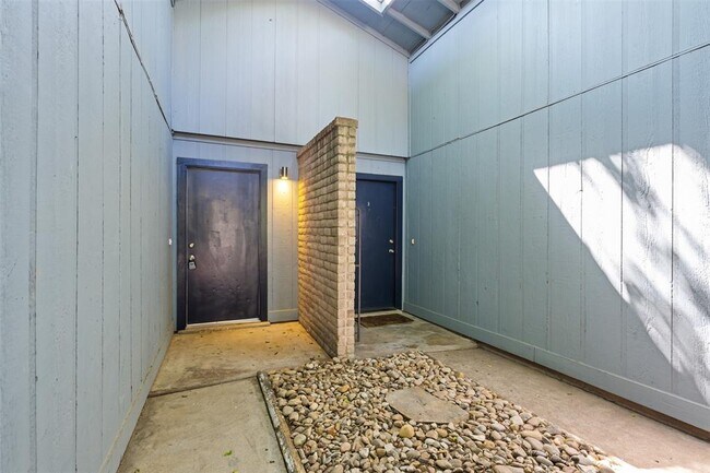 Building Photo - 2415 Burleson Ct