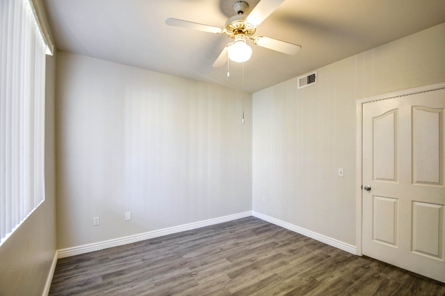 Building Photo - 16013 S Desert Foothills Pkwy