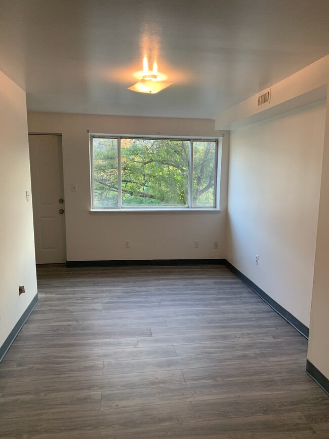 Foto del edificio - 4136 River Rd