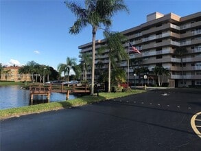 Building Photo - 250 Jacaranda Dr