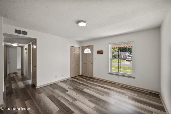 Building Photo - 5417 Cedarwood Dr