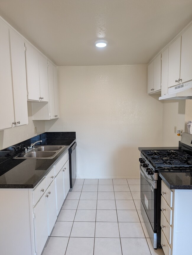 Building Photo - 6552 Westpark Pl