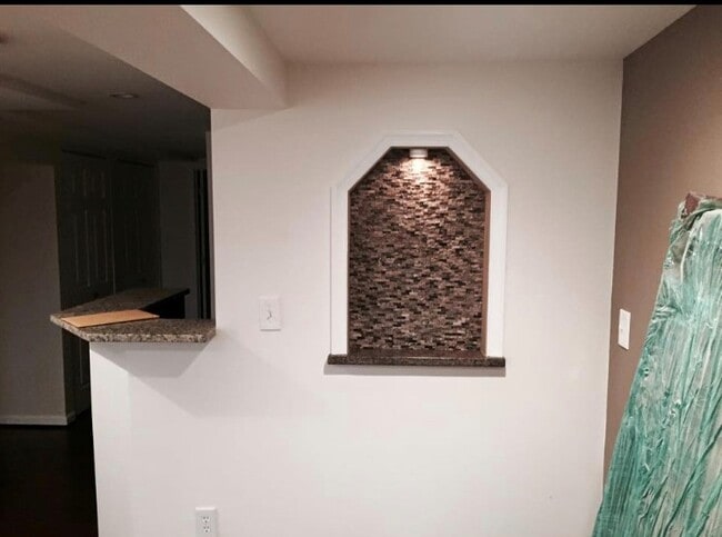 Nice decor space for personals - 1406 3rd St NW