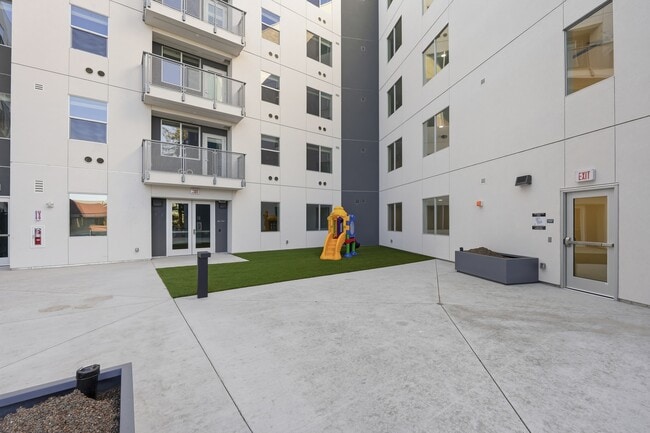 Foto del edificio - Dry Creek Crossing