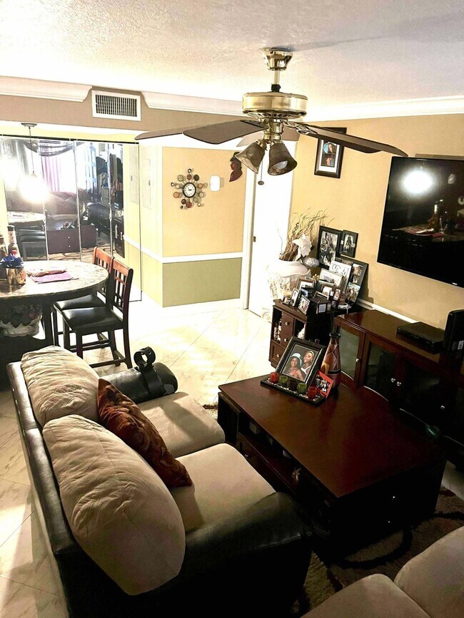 Foto del edificio - 600 Executive Center Dr