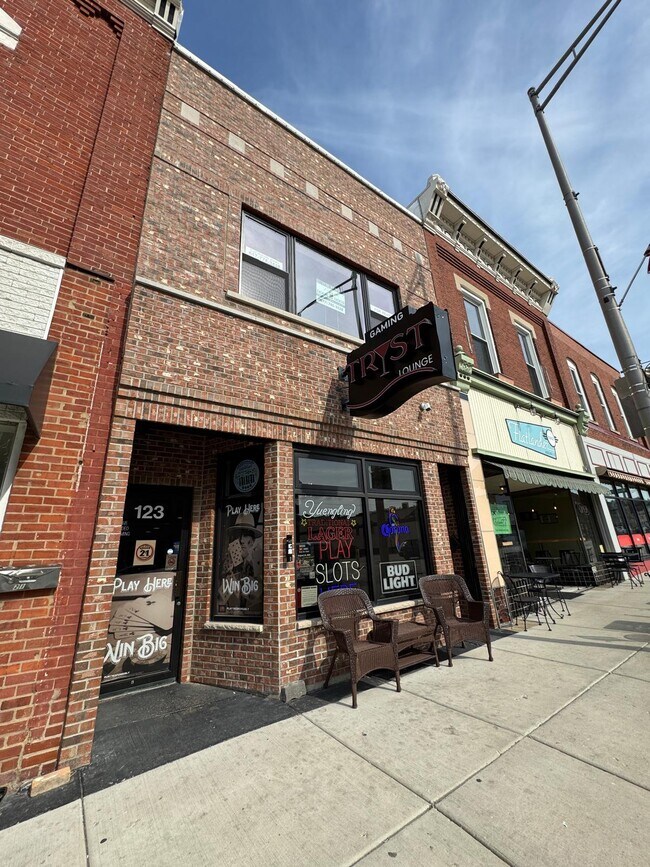 Building Photo - 123 S State St