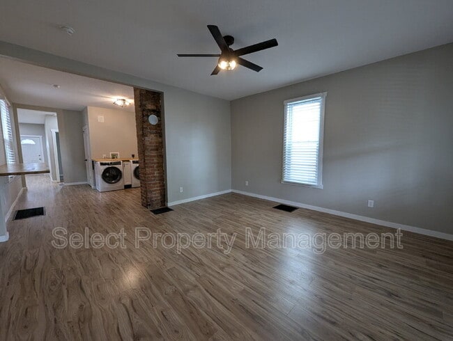 Building Photo - 601 Lavina St
