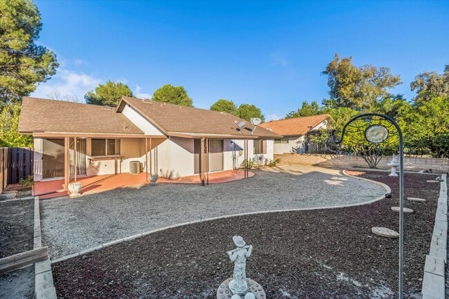 Building Photo - 1256 Seven Hills Dr