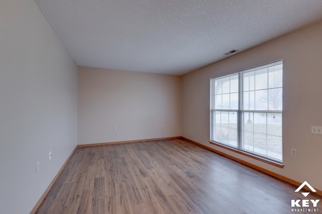 3 Bedroom Apartment - Maple Ridge Apartments