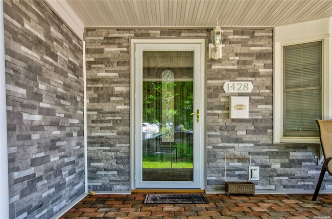 Building Photo - 1428 Pine Dr