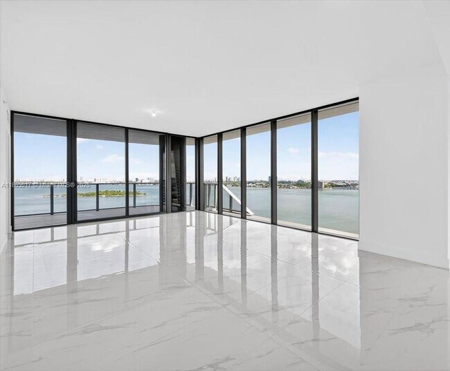 Foto del edificio - 700 NE 24th St