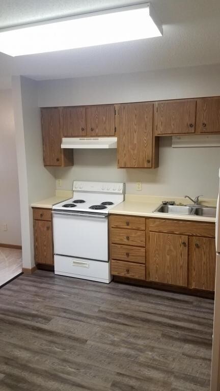 Building Photo - 106 1st St NE Apt #11, DeSmet SD 57231