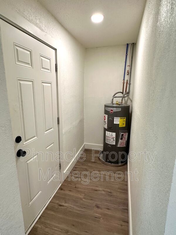 Foto del edificio - 717 E Harris Ave