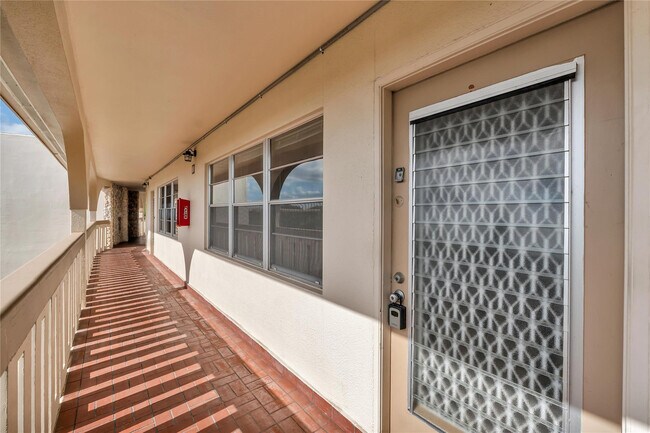 Foto del edificio - 1901 Bermuda Cir