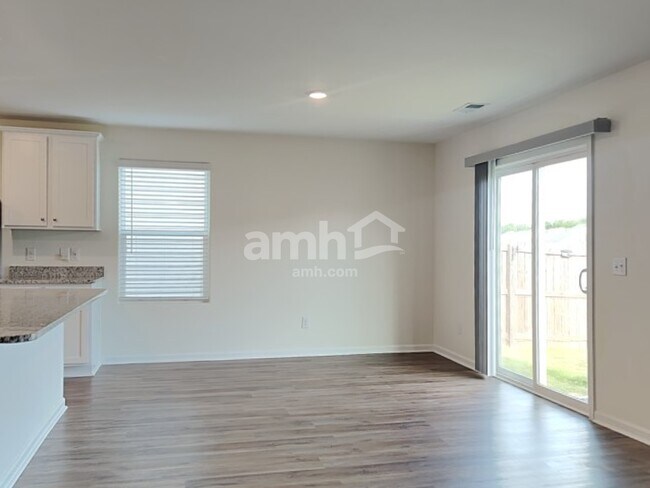 Building Photo - 2065 Southlea Drive