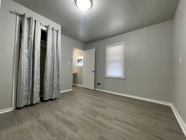 Foto del edificio - 4 Bedroom 1.5 Bath Home In Gary, IN