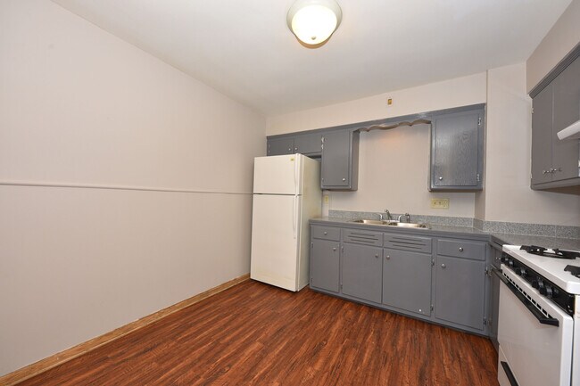 Foto del edificio - 7909 W Congress St